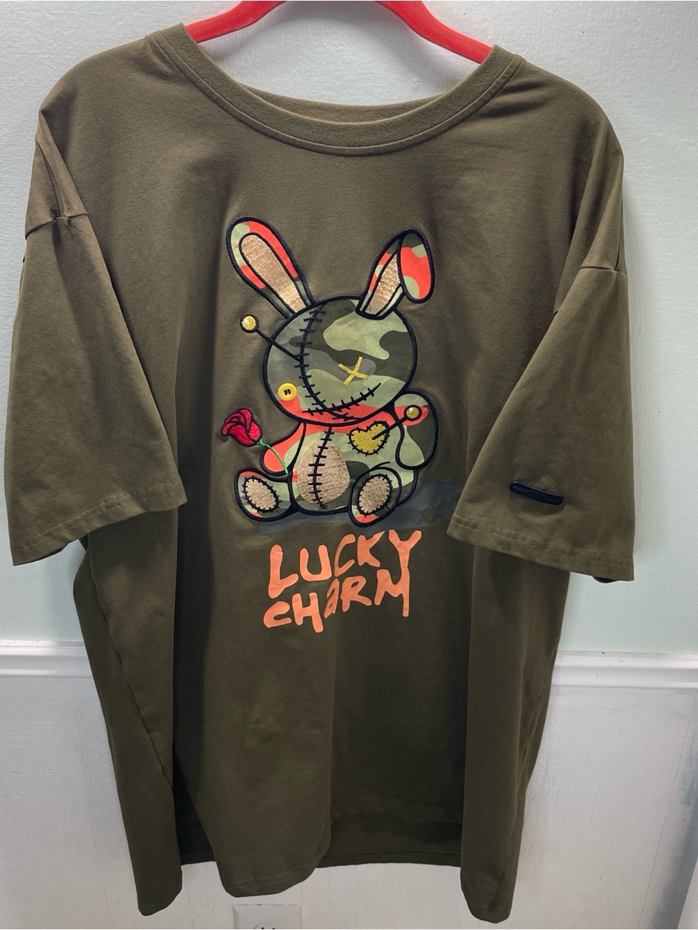 BKYS Men's Olive 'Lucky Charm' Graphic Short Sleeve Tee